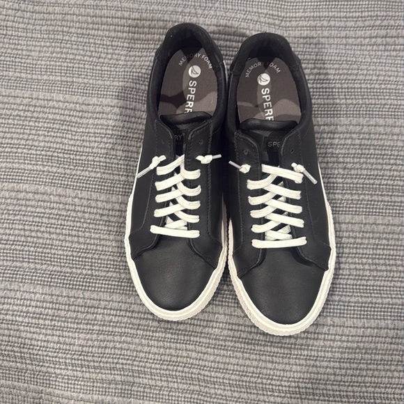 Women’s black Sperry tennies! Size 10 - Picture 1 of 3